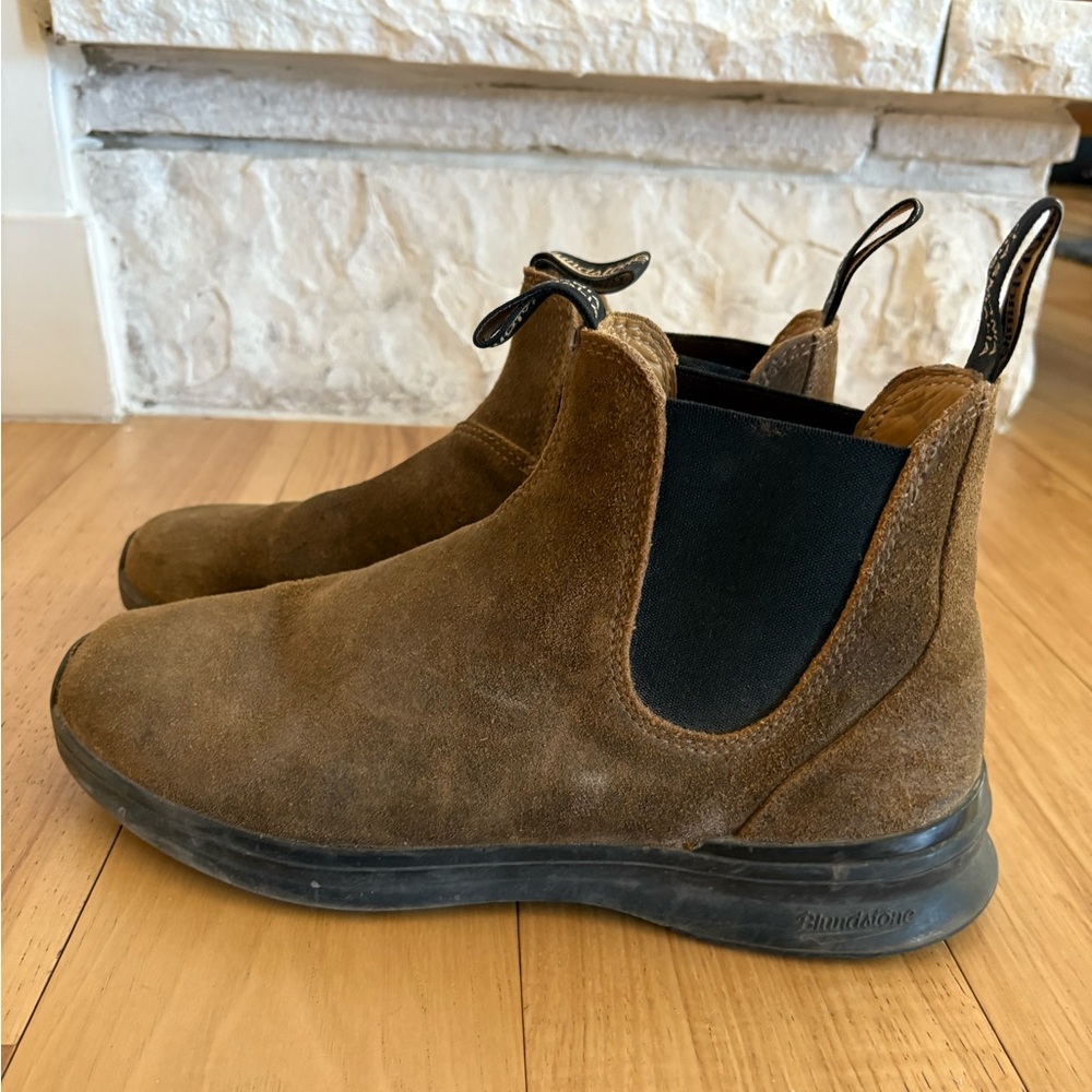 Blundstone Brown Suede Boots